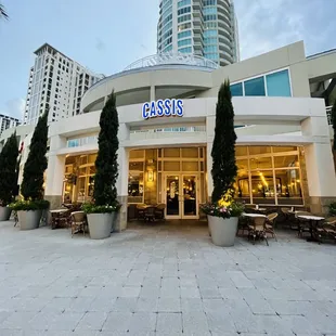 the entrance to the restaurant