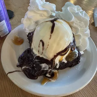 SALTED CARAMEL BROWNIE SUNDAE