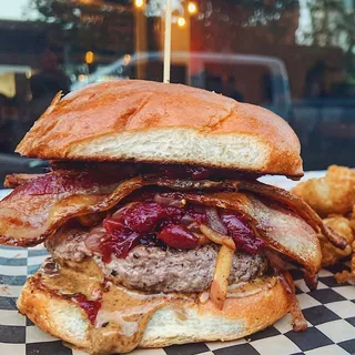 SPECIAL - NUGGET BURGER W/FRIES