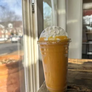 Peach mango 20 oz. Fruit Smoothie