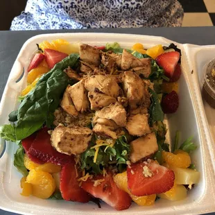 Tropical fruit salad with grilled chicken