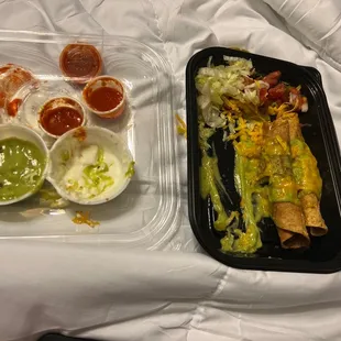 5 Rolled Tacos with Guacamole and Cheese