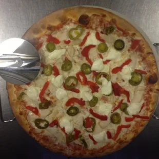 castellos special - jalapenos, red peppers, chicken, onions, cream cheese