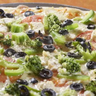 genovese, chicken, broccoli, black olives, tomatoes, green pepper