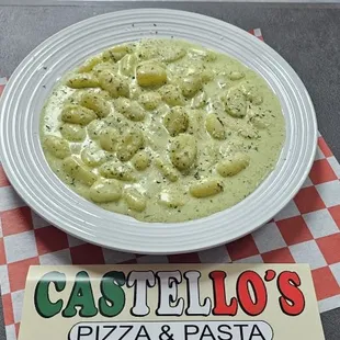 Gnocchi al pesto (clasic dish)