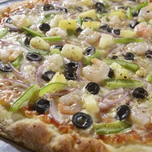Castellos Pacifico. Black olives, shrimp, green pepper, pineapple, garlic and onions