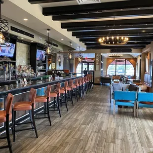 Great space plus live music Fri &amp; Sat nights!