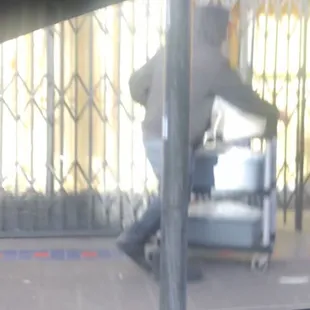 Employee bringing Ice without any cover  This goes into your soft drinks