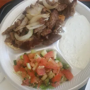 Gyro plate with salad