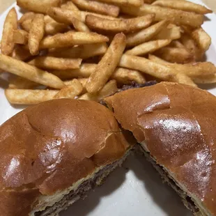 Cheeseburger &amp; fries