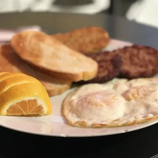 a plate of breakfast foods