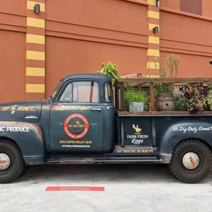 outside display truck