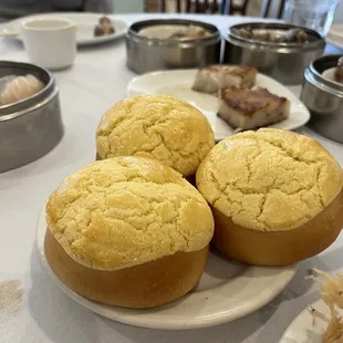 Pineapple custard buns