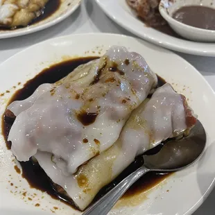 Beef rice skin rolls.