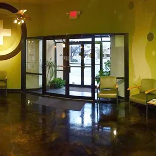 Quiet and calm lobby. Love how fresh it smells!