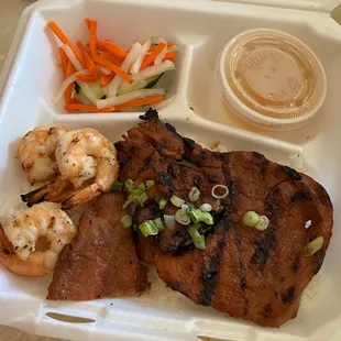 C7. Com Tam Suon Nuong Tom / Pork Chops, Shrimp with Broken Rice $12.99