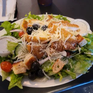 Salad with chicken Stripes.
