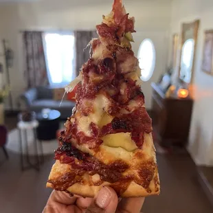 Pastrami pizza
