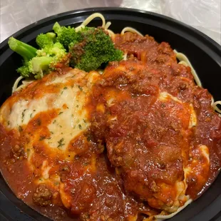 chicken parmesan and broccoli