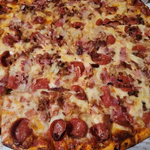 Pepperoni, bacon, ham, and onions.