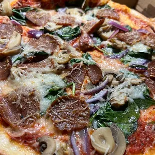 Vegan pizza!!! I don't know what vegan pepperoni it is, but it's good!