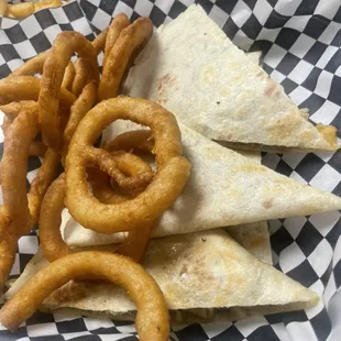 Steak quesadilla w/ onion rings