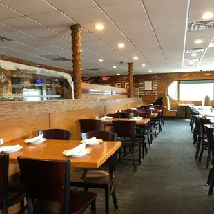 Dining room, not quite dinner time yet.