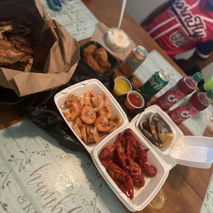 Crabs , crawfish, shrimps, butter garlic sauce &amp; hot and juicy sauce