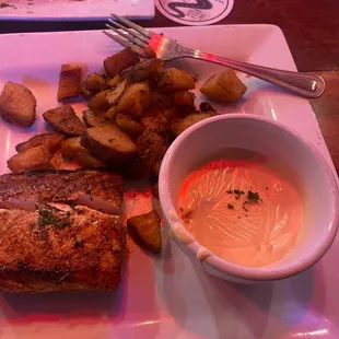 Blackened red fish / pepper jack cream sauce