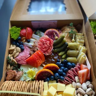 Premium charcuterie box