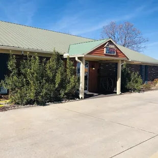 Outside of Catfish Cabin