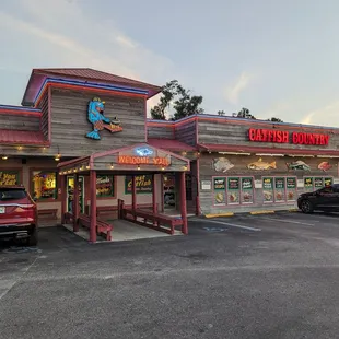 the outside of the restaurant