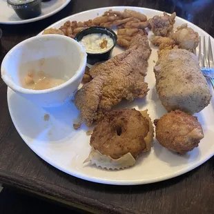 Sampler platter with fried corn, clams, catfish, and crab!