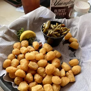 Fried scallops with green beans.