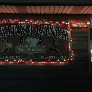 This place serves all the nearby budget motels.