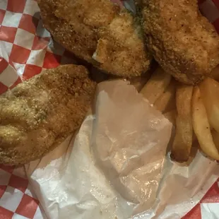 Ordered 4 piece steak and only got 3 little steaks.