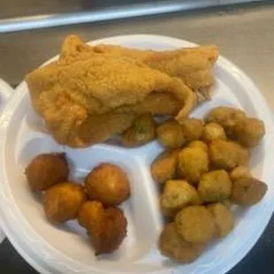 food, chicken wings and fried chicken