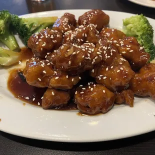 Sesame chicken with broccoli