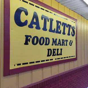 Used to be a shell, now focused on quick serve food and convenience items