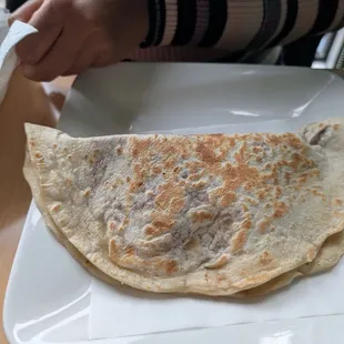 Balleada de huevos, frijol, y queso.