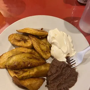 Plátanos con Crema y Frijoles