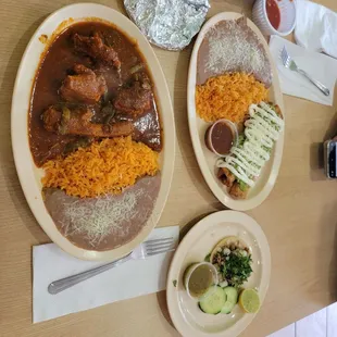 Costillas con Nopal and beef flautas combo