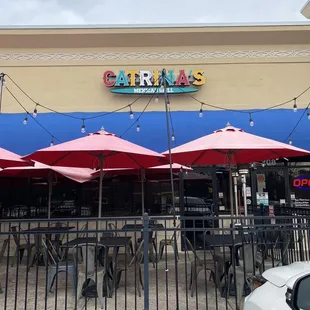 the outside of the restaurant