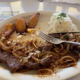 Liver and onions plantains with white rice