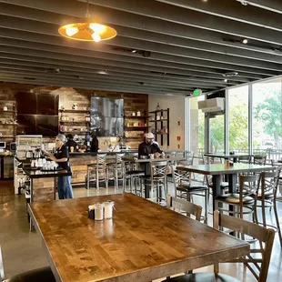 coffee bar area: lots of seating
