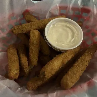 Fried zucchini with a delicious dip