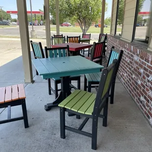 Outside tables are cute but on a 100+ degree day ???