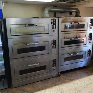 The old, wonderful ovens are used here to guarantee that pizzas are cooked through to their delicious goodness.