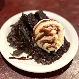 Decadent chocolate cake!!