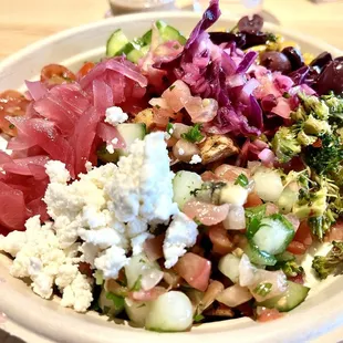 Build your own bowl. Splendid greens base with chicken and all the free fixins